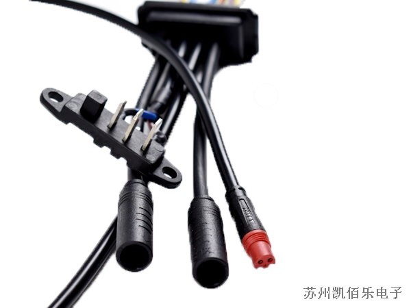 電動(dòng)輪椅防水線束細(xì)節(jié)
